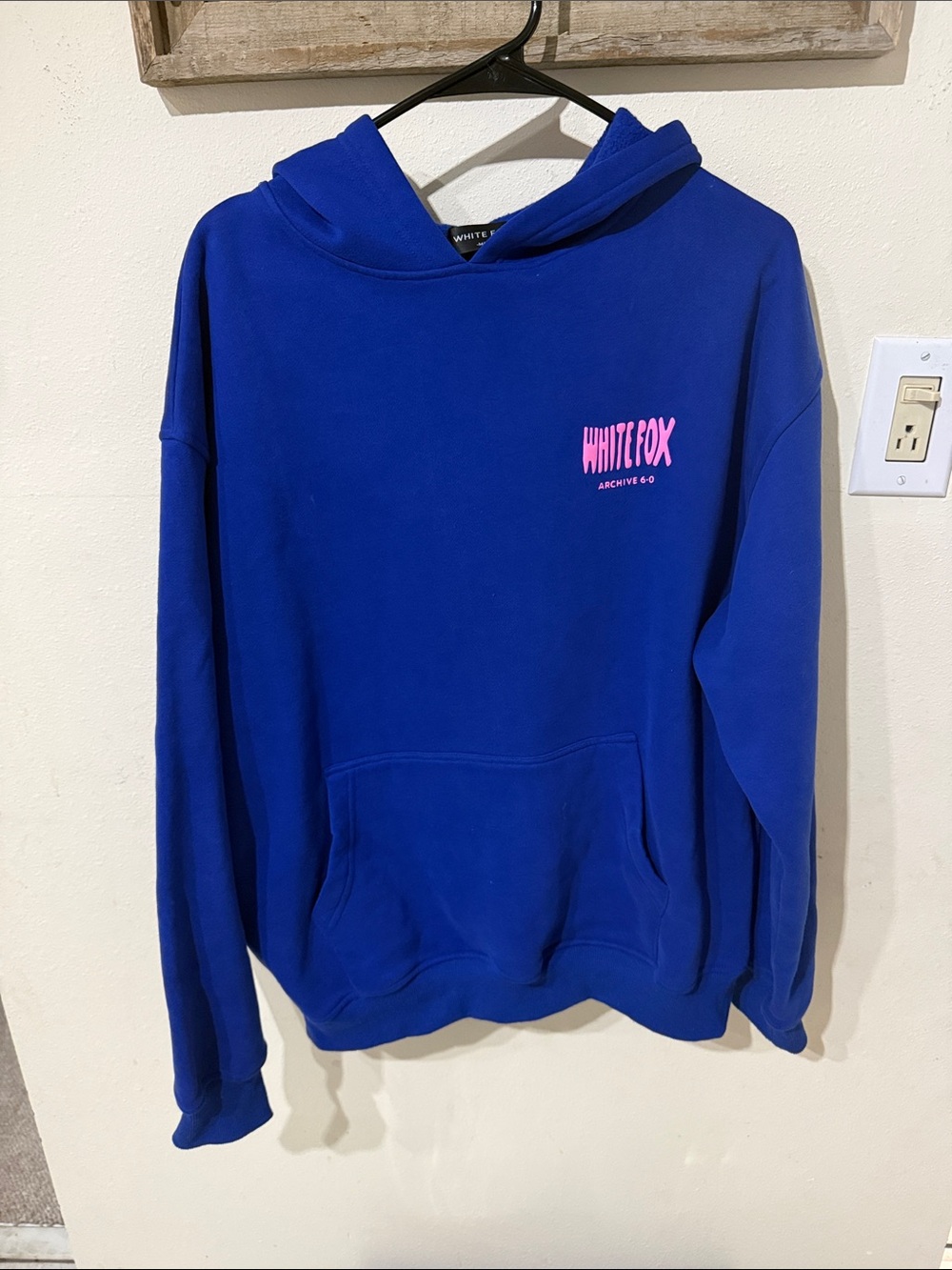 White Fox Archive 6.0 Oversized Hoodie Sweatpants Set in Malibu with Pink Logo - Picture 4 of 12